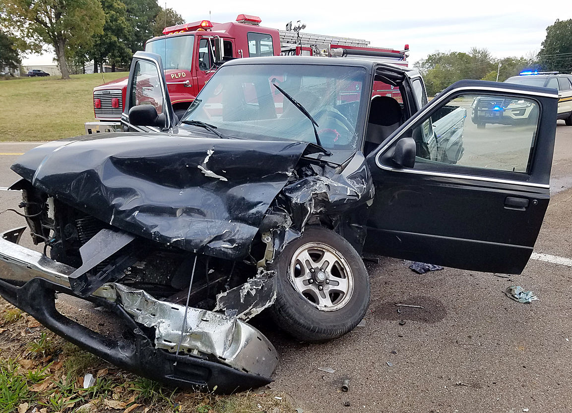 PARIS TN: One injured in Saturday afternoon wreck